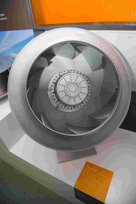 Impeller 225 mm Rückwärtszentrifugalventilator 1~230V ±10% Gewicht 3,2 kg